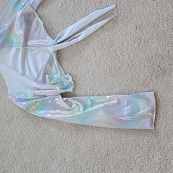 Iridescent tie halter top with flare sleeves, crop top - Picture 2 of 5